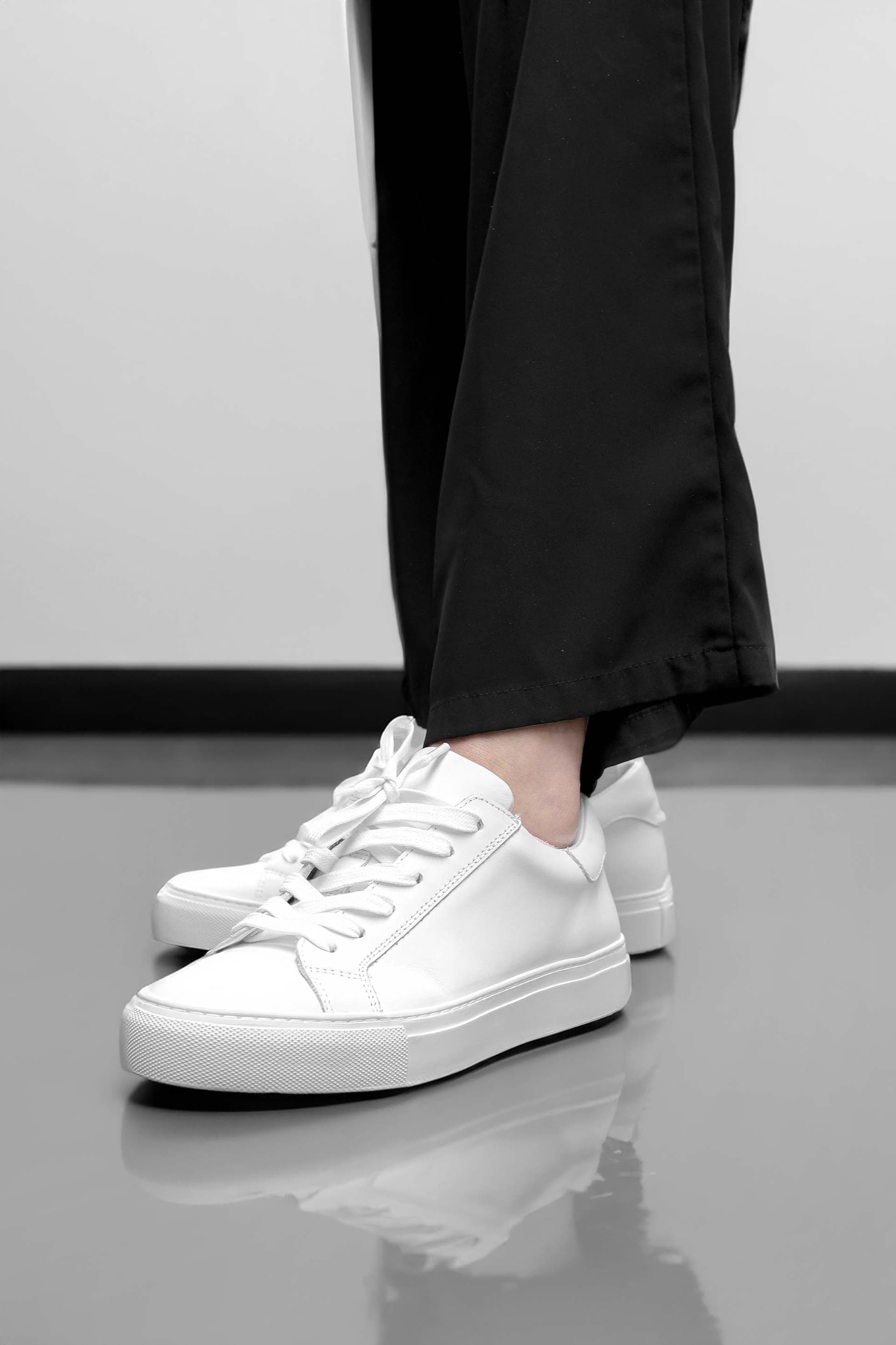 Tennis Skoffier blanche Karl & Max pour salons professionnels