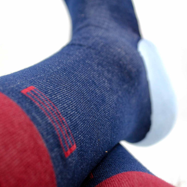 Chaussettes pieds confort bleu rouge